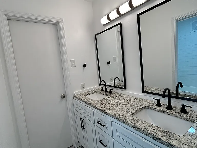1822 N Rock Springs Rd NE — Photo 11