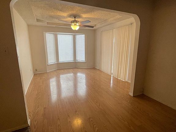 3rd image of 605 E Kiva Dr