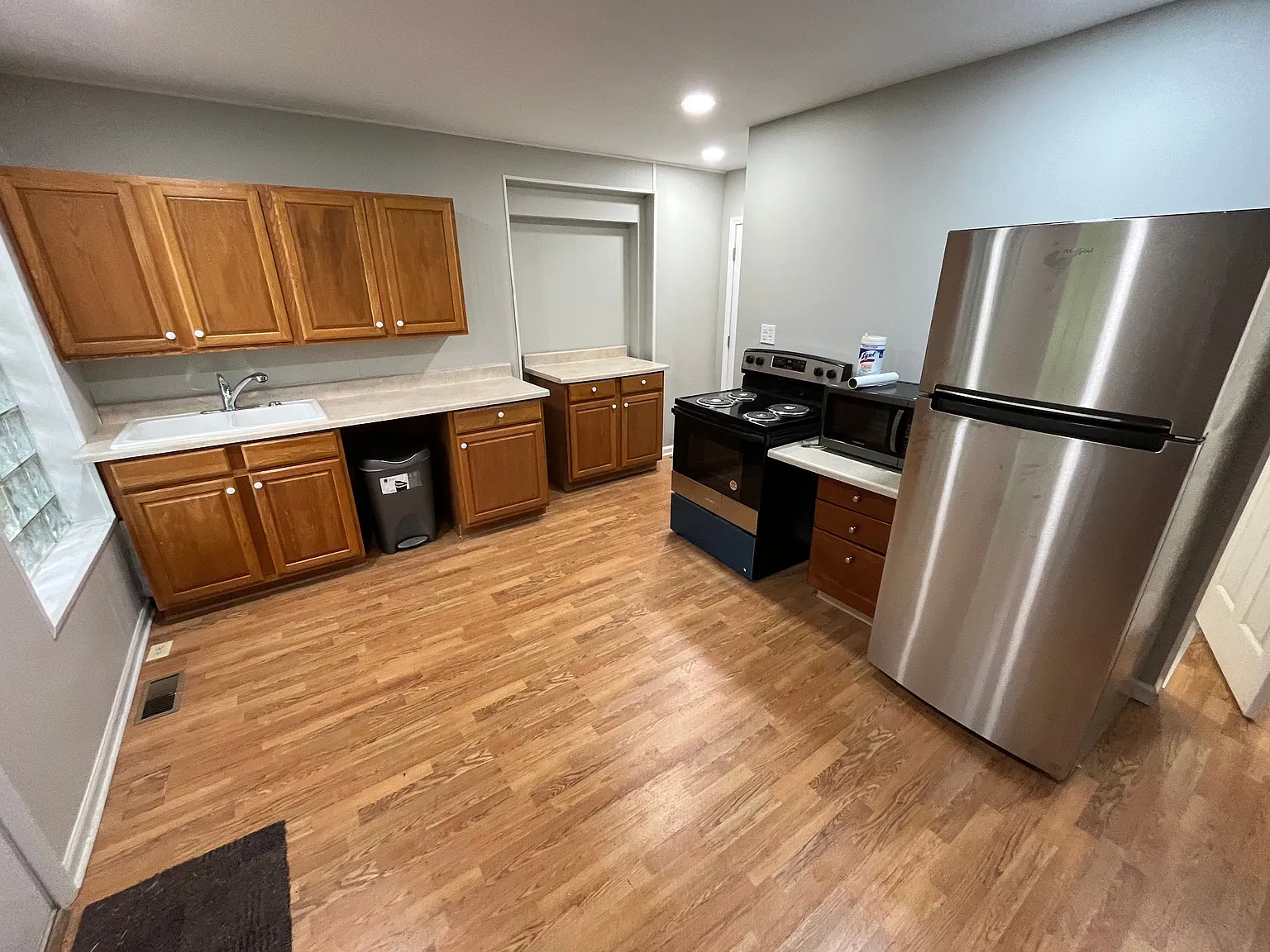 3 bed, 2.0 bath, 1800 sqft, $1,900 — Photo 2