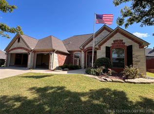 911 Cypress Dr, Ada, OK 74820