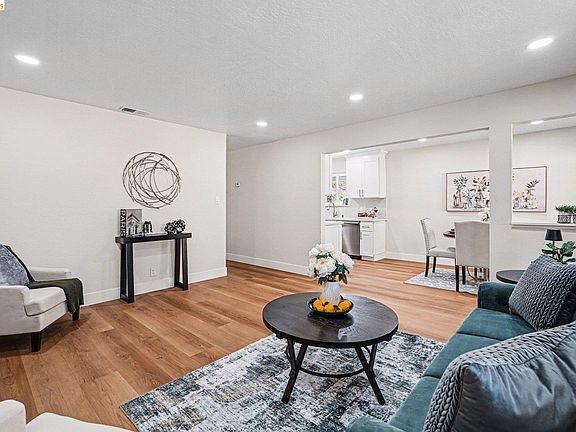 4th image of 847 Shell Ave