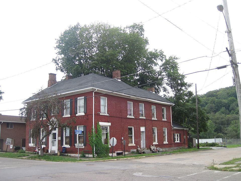 2nd image of 202 E Washington St
