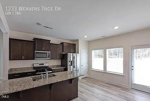 4 bed, 2.5 bath, 2392 sqft, $2,095 — Photo 3