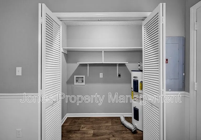 2744 White Oak Ln — Photo 14