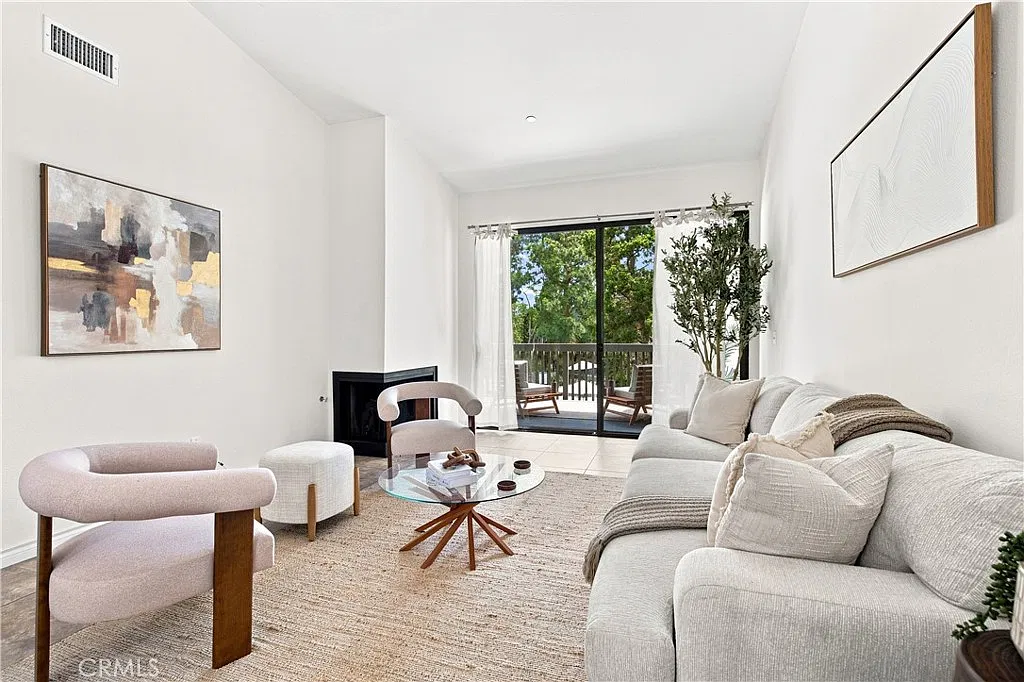 2 bed, 1177 sqft, $3,400 — Photo 1