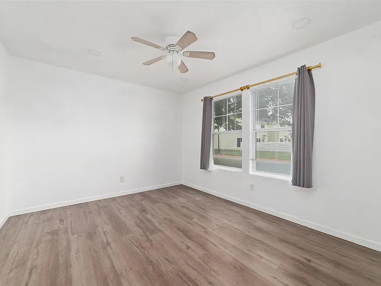 10106 Farrell Dr — Photo 4