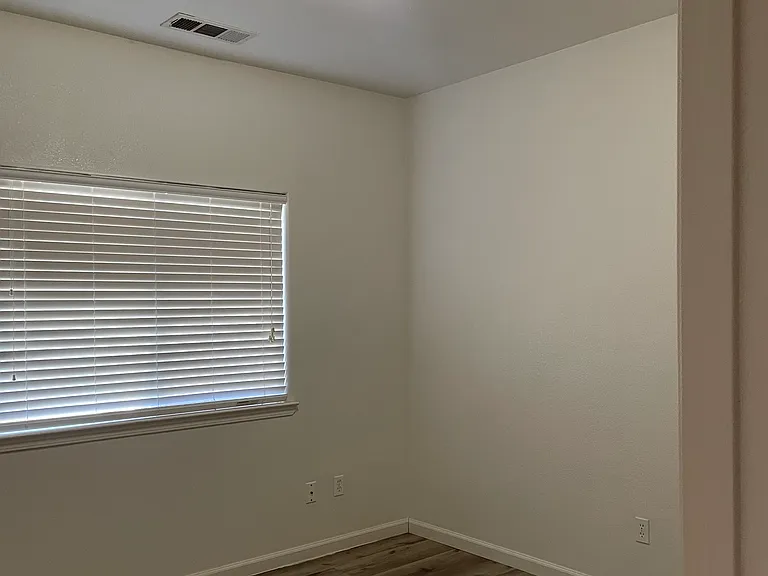 1391 Hawthorn St — Photo 10