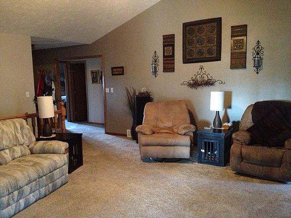 Living room 17'2"x17'2"