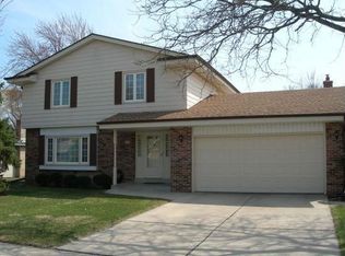 5909 Shamrock Ln, Greendale, WI 53129