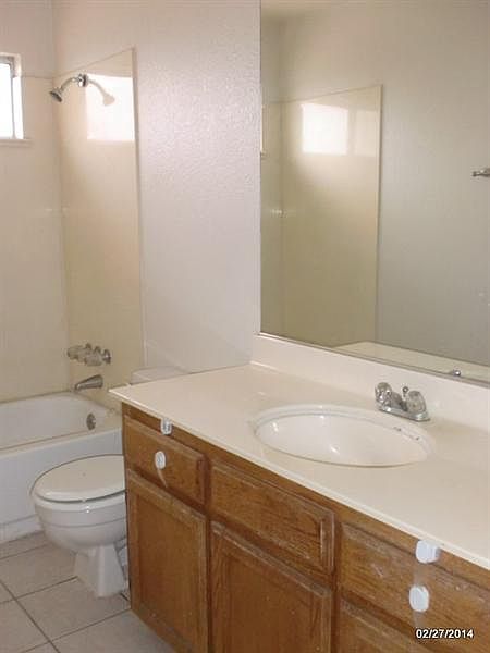 2nd image of 2487 Winslow Way