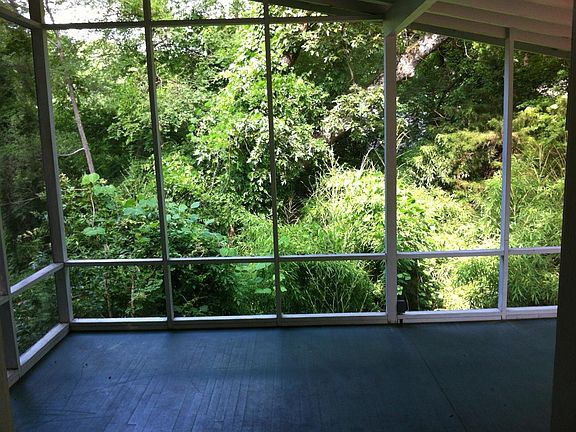 4th image of 208 Cottage Ln