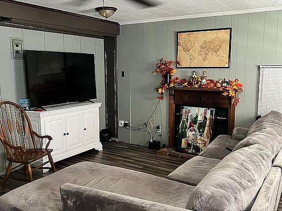 4th image of 224 Half Oak Dr