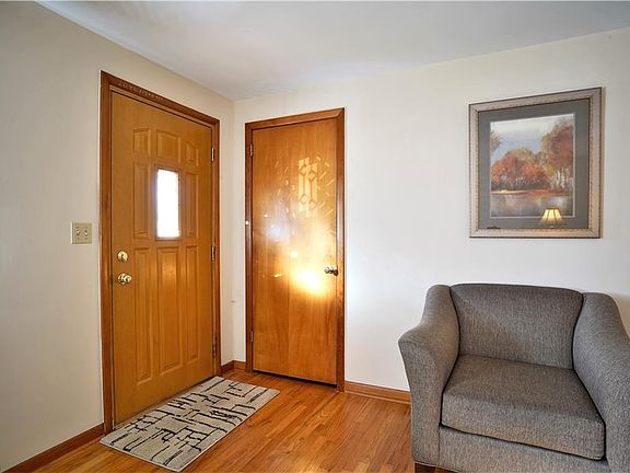 5th image of 731 Roanoke Ave
