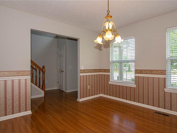 5th image of 15 Whisperwood Ct