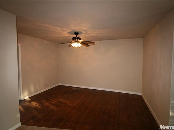 5th image of 3032 N Franklin Ave