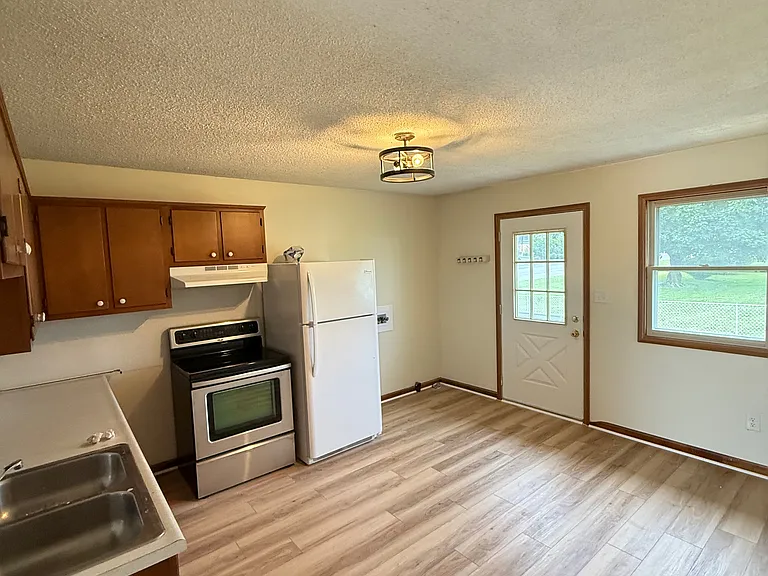 Plenty of space in the kitchen