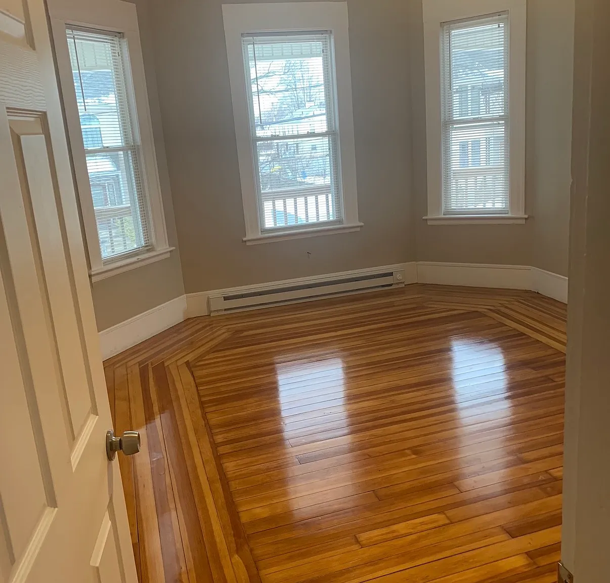 Clarendon Ave, Chicopee — Photo 1