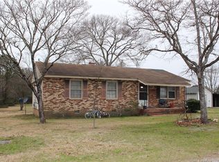 702 S Inman Ave, Saint Pauls, NC 28384