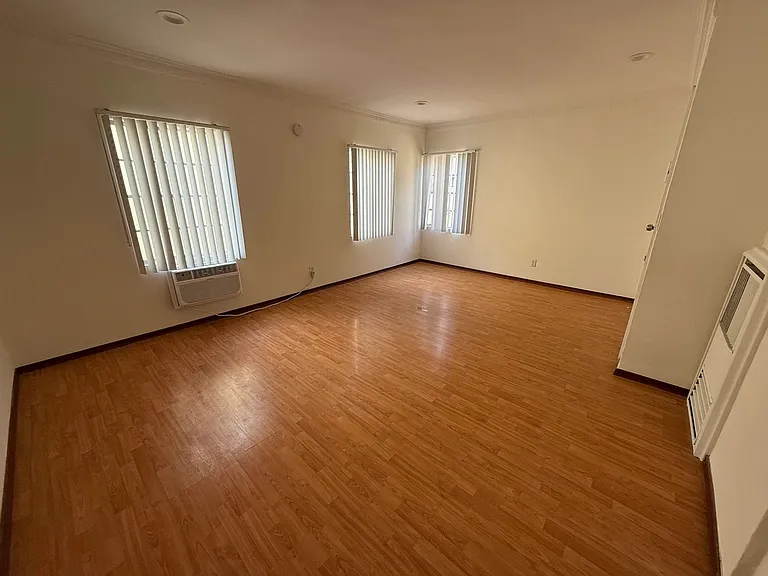1811 N Garfield Pl #4D — Photo 4