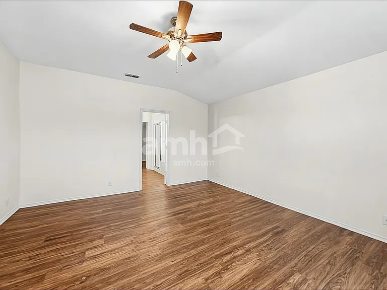 2915 Encino Riv — Photo 10