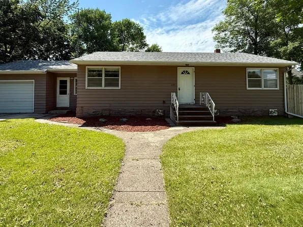 220 S 4th St, Bird Island, MN 55310