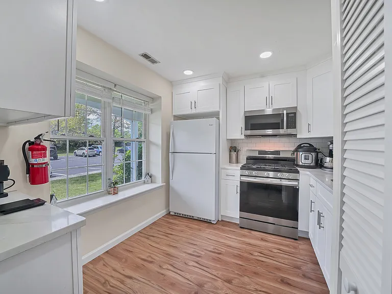 115 Wycombe Pl — Photo 1