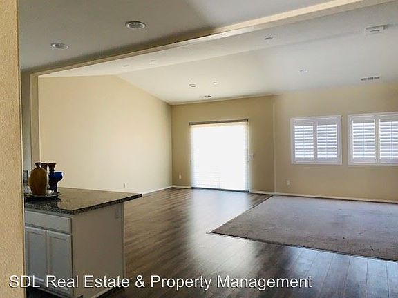 4th image of 34835 Oakwood Ln