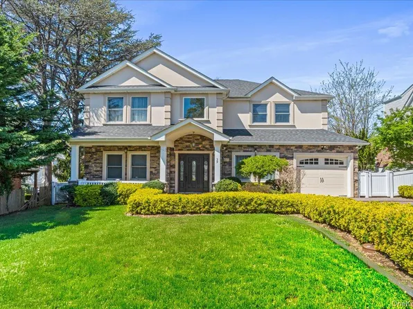 39 Coolidge Avenue, Roslyn Heights, NY 11577