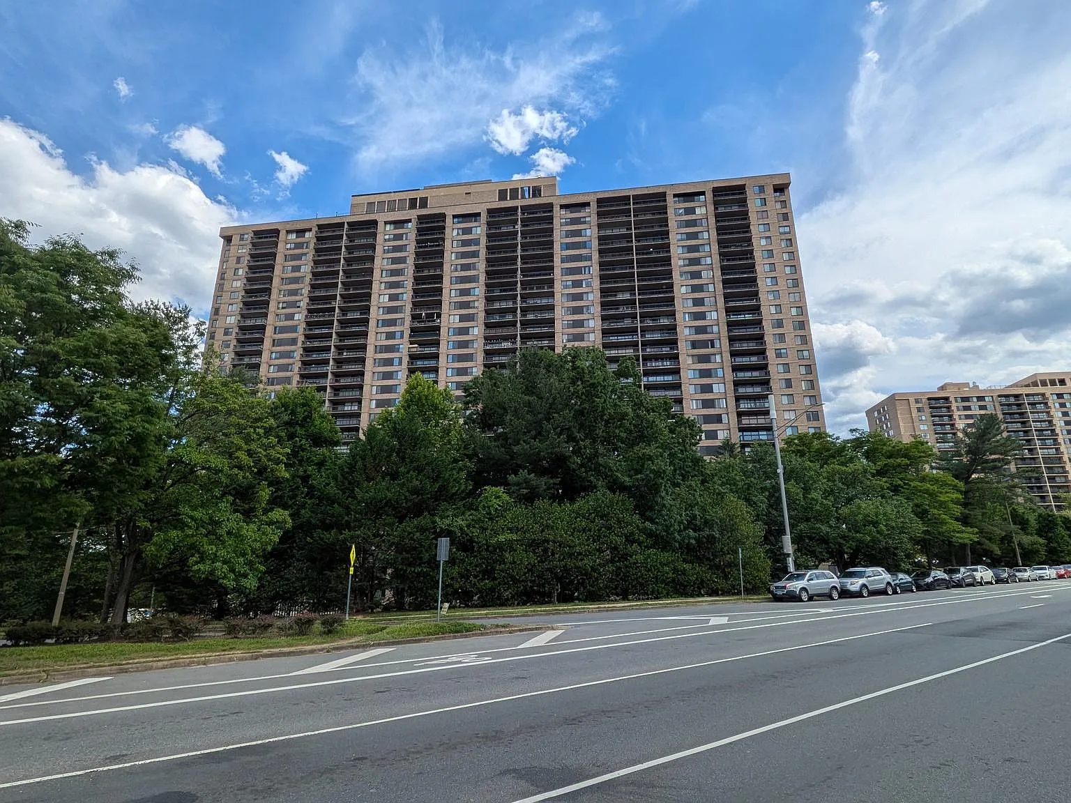 Skyline Plaza N Condo — Photo 1