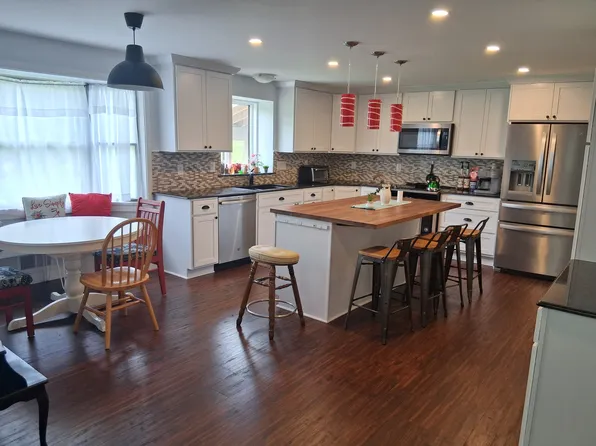 2710 English Rd, Rochester, NY 14616