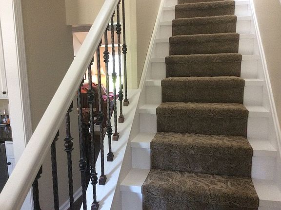 2nd image of 1701 Southpointe Cir NE