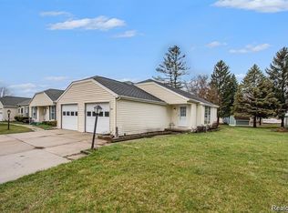 3063 Pinegate Dr, Flushing, MI 48433