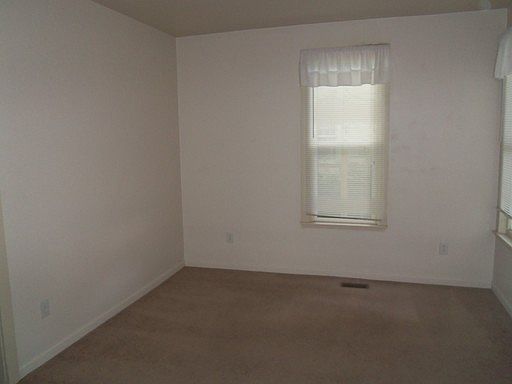 3rd image of 516 E Rose St