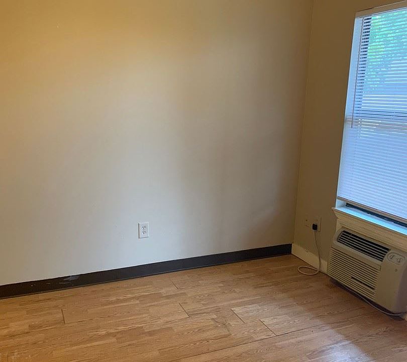 2nd image of 1706 Powell St #12998643