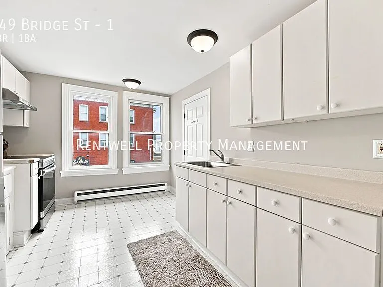 249 Bridge St #1 — Photo 2