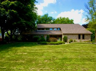 905 Golden Meadow Gln, Brookfield, WI 53045
