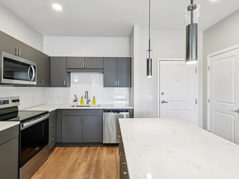 Berkshire Apartments — Photo 35