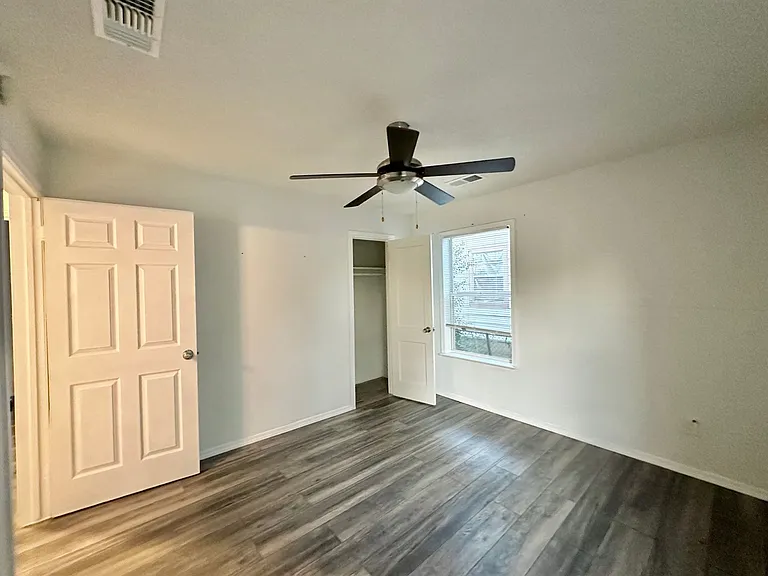 712 Mickan St — Photo 15