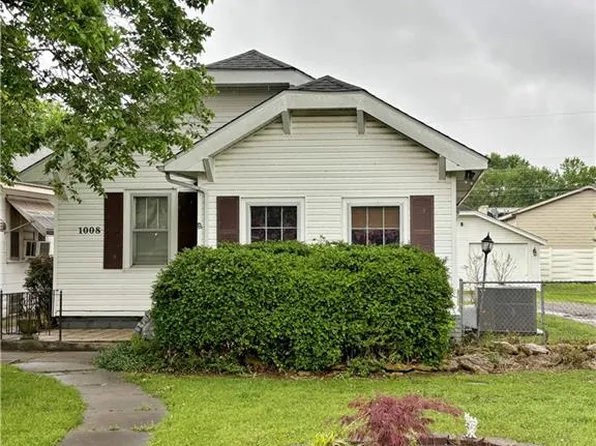 1008 E 5th St, Pittsburg, KS 66762