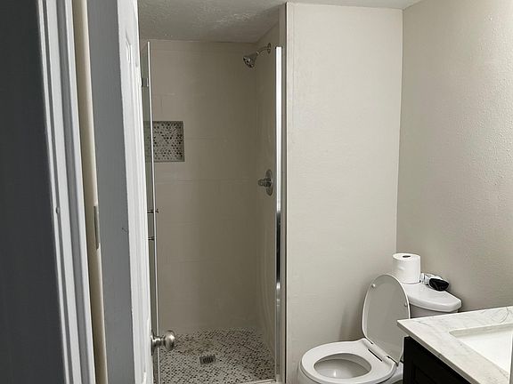 3rd image of 8009 Krim Dr NE