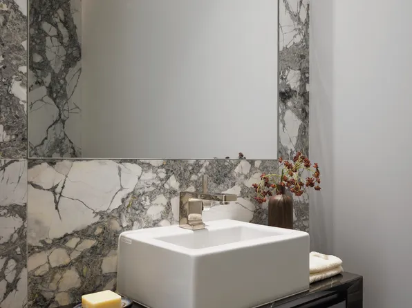 138 East 50th Street image 5 of 26