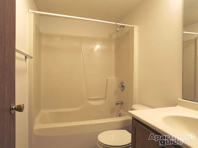 Bremen Park Apartments — Photo 29