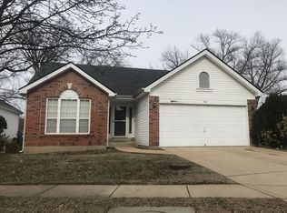 964 Oak Knoll Manor Dr, Saint Louis, MO 63119