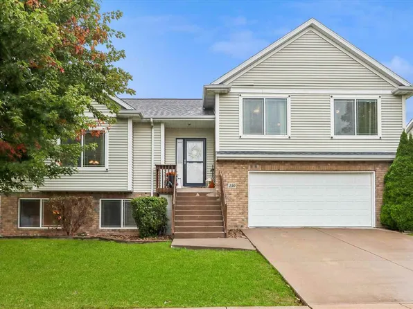 230 Lockview Ave, North Liberty, IA 52317