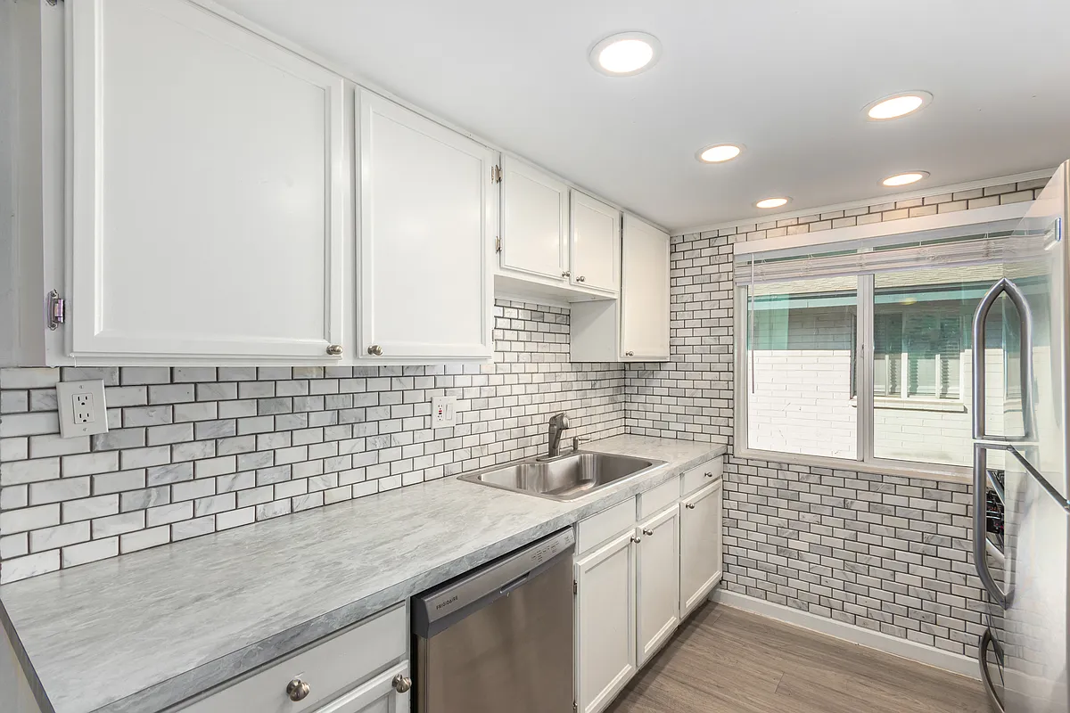 Building Photo - 2417 E Campbell Ave #11A
