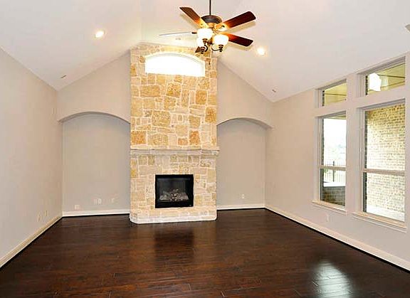 3rd image of 22 Overland Heath Dr
