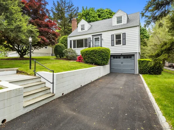 29 Three Lakes Drive, Stamford, CT 06902