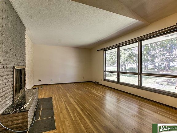 3rd image of 8819 Lake St