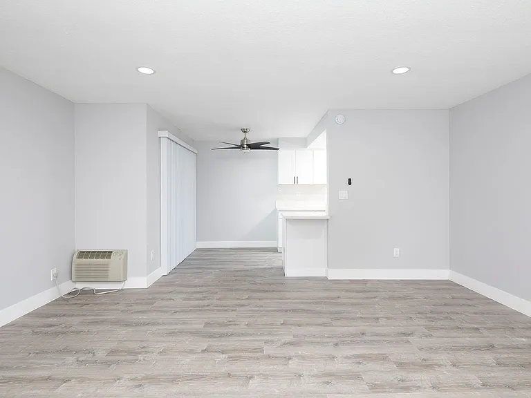 Andorra Apartments — Photo 12