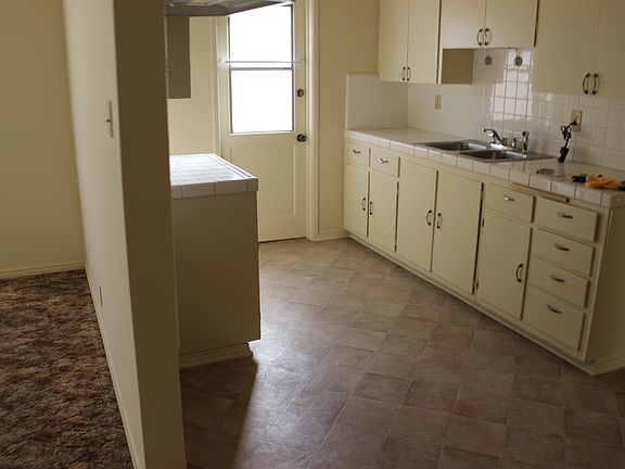 4th image of 20619 Budlong Ave